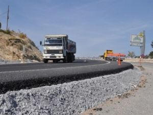 Yola 1 metre dolgu yapıldı
