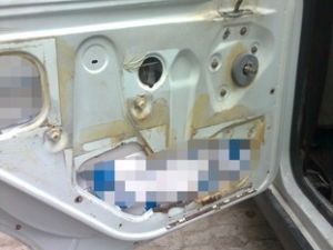 Otomobilin farında kaçak sigara