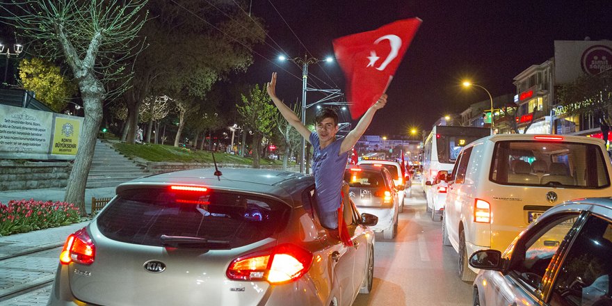 Referandum zaferini coşkuyla kutladılar