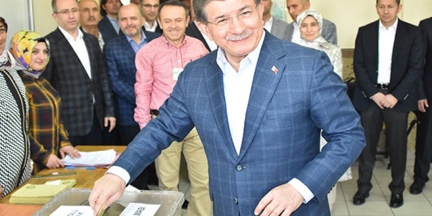 Davutoğlu'nun sandığından 'Evet' çıktı