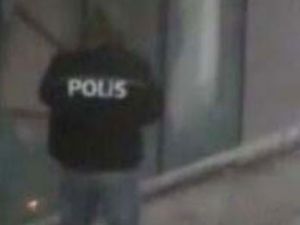 Polis montu giyip saldırdı VİDEO