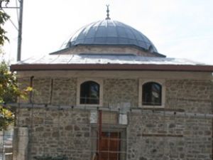 Bu camiye nereden girilecek?