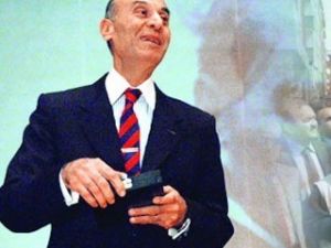 "Besmeleye tükürdü, Kur'an'ı yaktırdı"