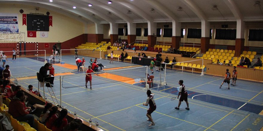 Okullar badmintonda finale Konya’da yükseldiler