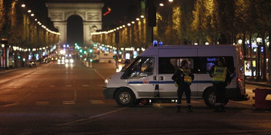 Fransa'da polise saldırı