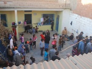 115 kişi bir evde yaşıyor