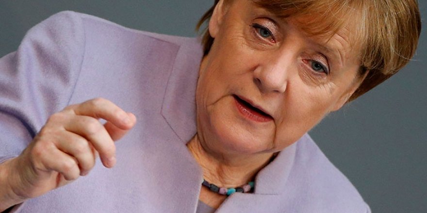 Merkel: AB-Türkiye ilişkileri sert şekilde darbe aldı
