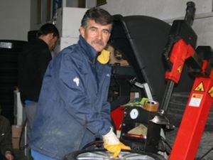 Zorunlu kış lastiği sevindirdi