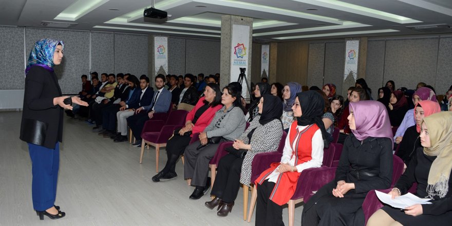 Meram Gençlik Meclisi’nden “Ahlak” konferansı