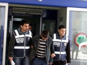Kaçak sigaraları özel bölmede taşıdılar