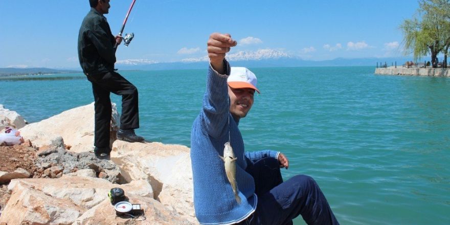 İç sularda amatör olta balıkçıları mesai yapmaya başladı