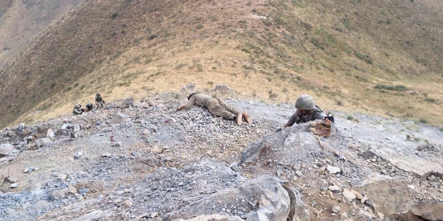 Çukurca'da çatışma çıktı: 2 PKK'lı öldürüldü, 7 asker yaralandı