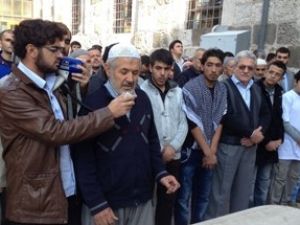 Filistin'de ölenler için gıyabi cenaze namazı