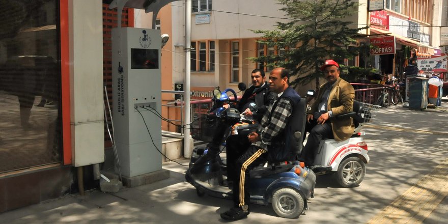 Akşehir’de, engelli araçları için şarj istasyonu