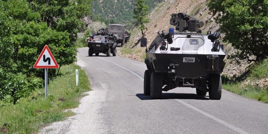 Askerleri taşıyan zırhlı araç şarampole yuvarlandı: 11 asker yaralı