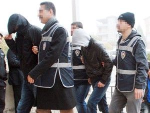 Esrar satıcılarına baskın düzenlendi