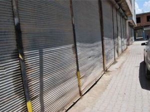 Ceylanpınar'da Esed, Suruç'ta PKK kepenk kapattırıyor