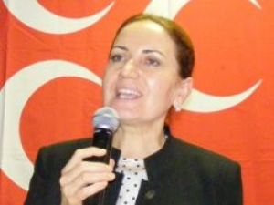 Akşener: Öcalan'ın heykelini dikenin ellerini kırrız