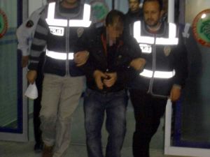 Fuhuş için kartvizit atarken yakalandı