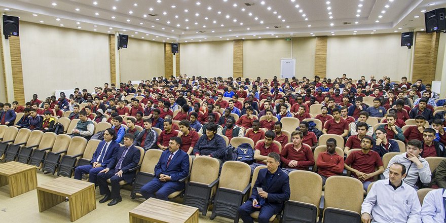 Başsavcı Tezcan, Kariyer Günleri’nin konuğu oldu