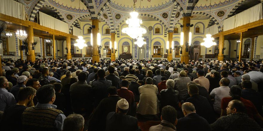 Berat Kandili coşkuyla kutlandı