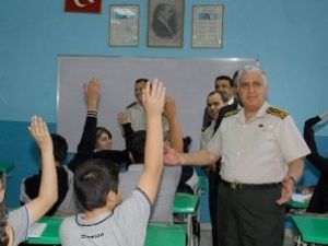 Necdet Özel Cemaat'in okulunda