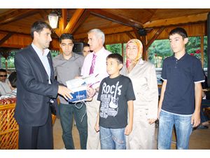 Görme engelliler yılın babasını seçti