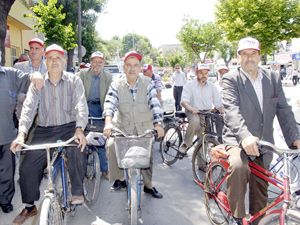 Emekliler, bisiklet turuna katıldı