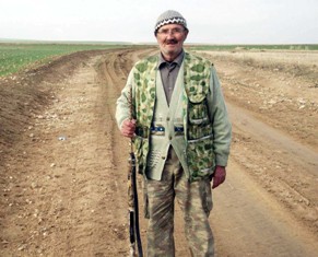 76'lik avcı her gün 20 kilometre yürüyor