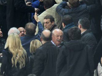 Sadri Şener'e stadı terk ettirdiler