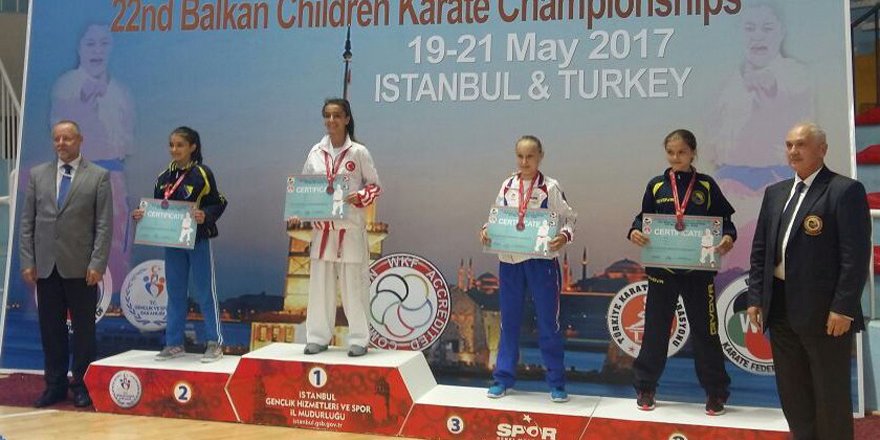 Minik güreşçi Öztürk Türkiye şampiyonu
