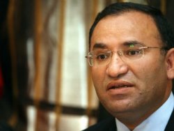 Bekir Bozdağ: Üniformalı öğrenciler de sivilleşmeli