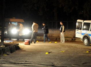 Mersin'de polis aracına hain saldırı!