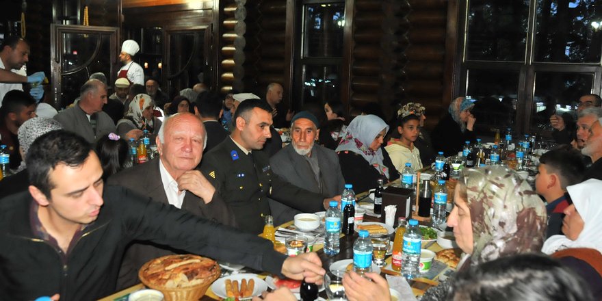 Şehit ve gazi ailelerine iftar