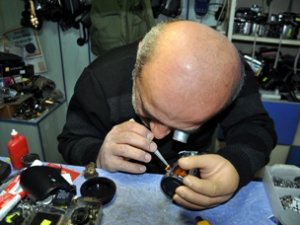 7 yıldır tek koluyla çalışıyor