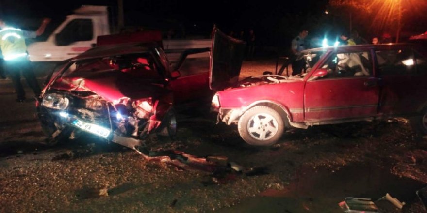 Trafik Kazası: 2 Ölü, 2 Yaralı