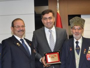 Gazilerden başkan Kalaycı'ya plaket