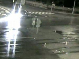 Araçtaki bebek yola böyle fırladı