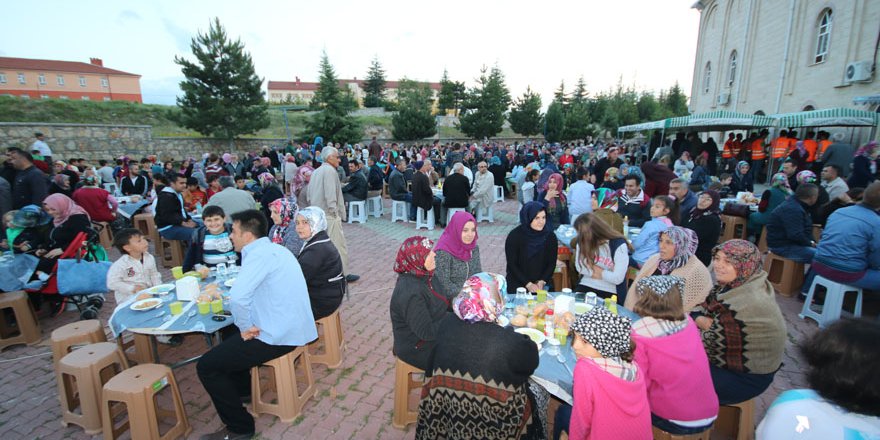 Beyşehir'de iftar programı
