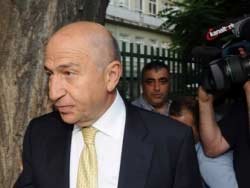 Nihat Özdemir istifa etti