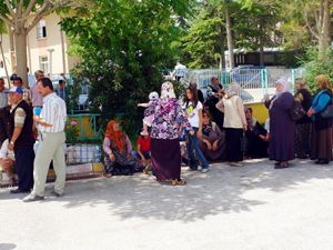 Köylüler minibüs hattı için yürüdü