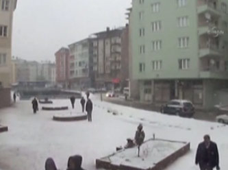 Öğrenciler geçerken köprü yıkıldı