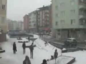 Yolun saniya saniye çöküş anı!