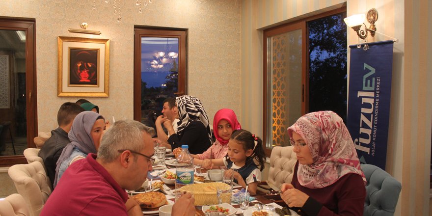 Fuzulev Selçuklu'dan müşterilerine iftar