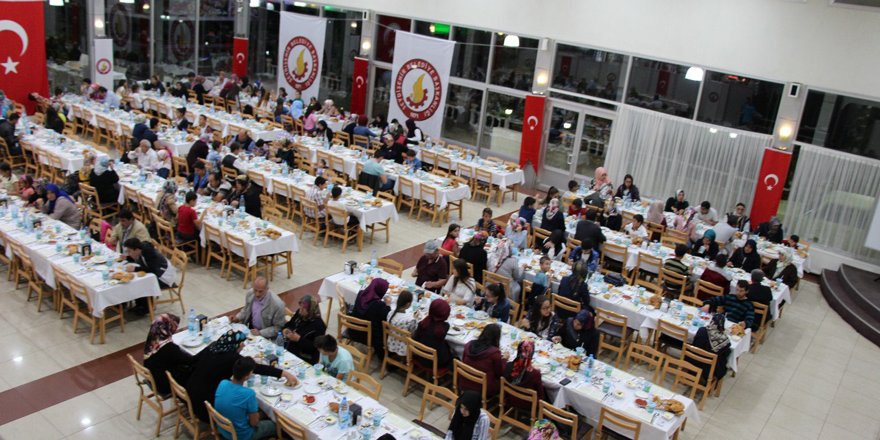 Seydişehir'de yetim ve öksüzler iftar yemeği