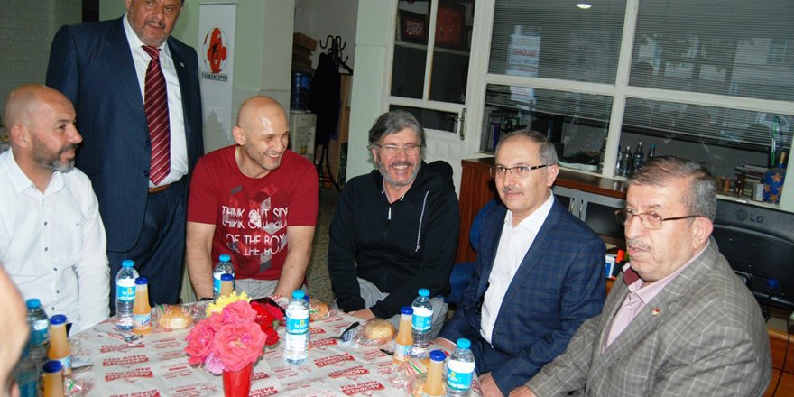 Taşkentspor’un iftarına Reşit Akçay da katıldı