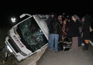 Midibüs devrildi: 22 yaralı