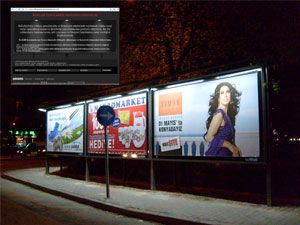Reklam panolarına sanal protesto