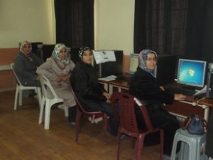 Ev kadınlarına bilgisayar kursu