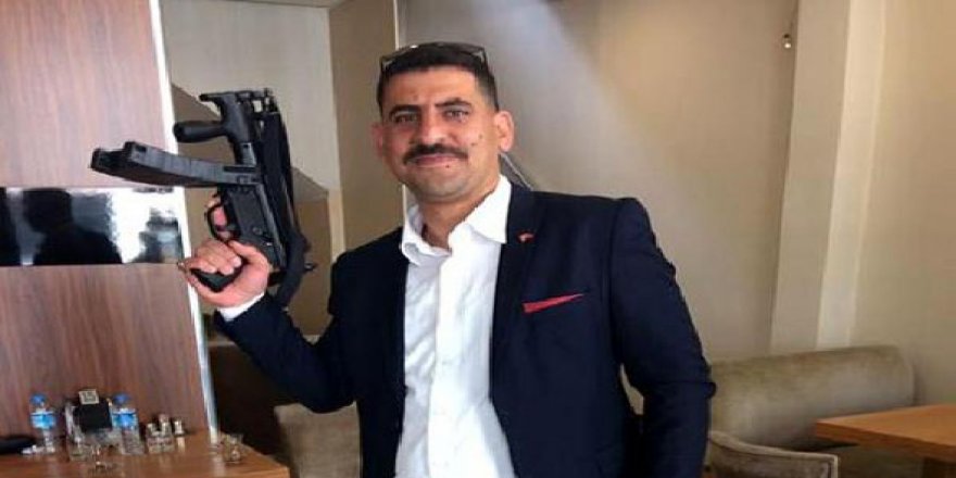 AK Partili isim MP5 ile poz verdi! Vahim bir de not var